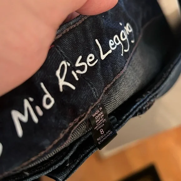 Victoria’s Secret Mid Rise Legging Jeans 8 NEW - Picture 2 of 5